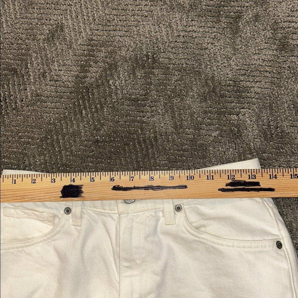 Nili Lotan Boyfriend Bermuda Shorts Cream White Denim Size 25 Raw Hem - Picture 10 of 13